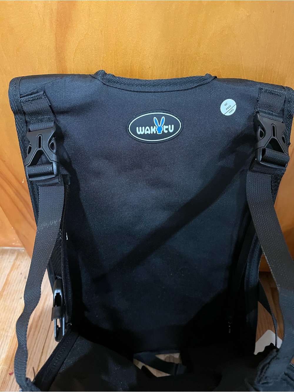 Wakytu Legs-Out Pet Carrier Backpack - Picture 6 of 6